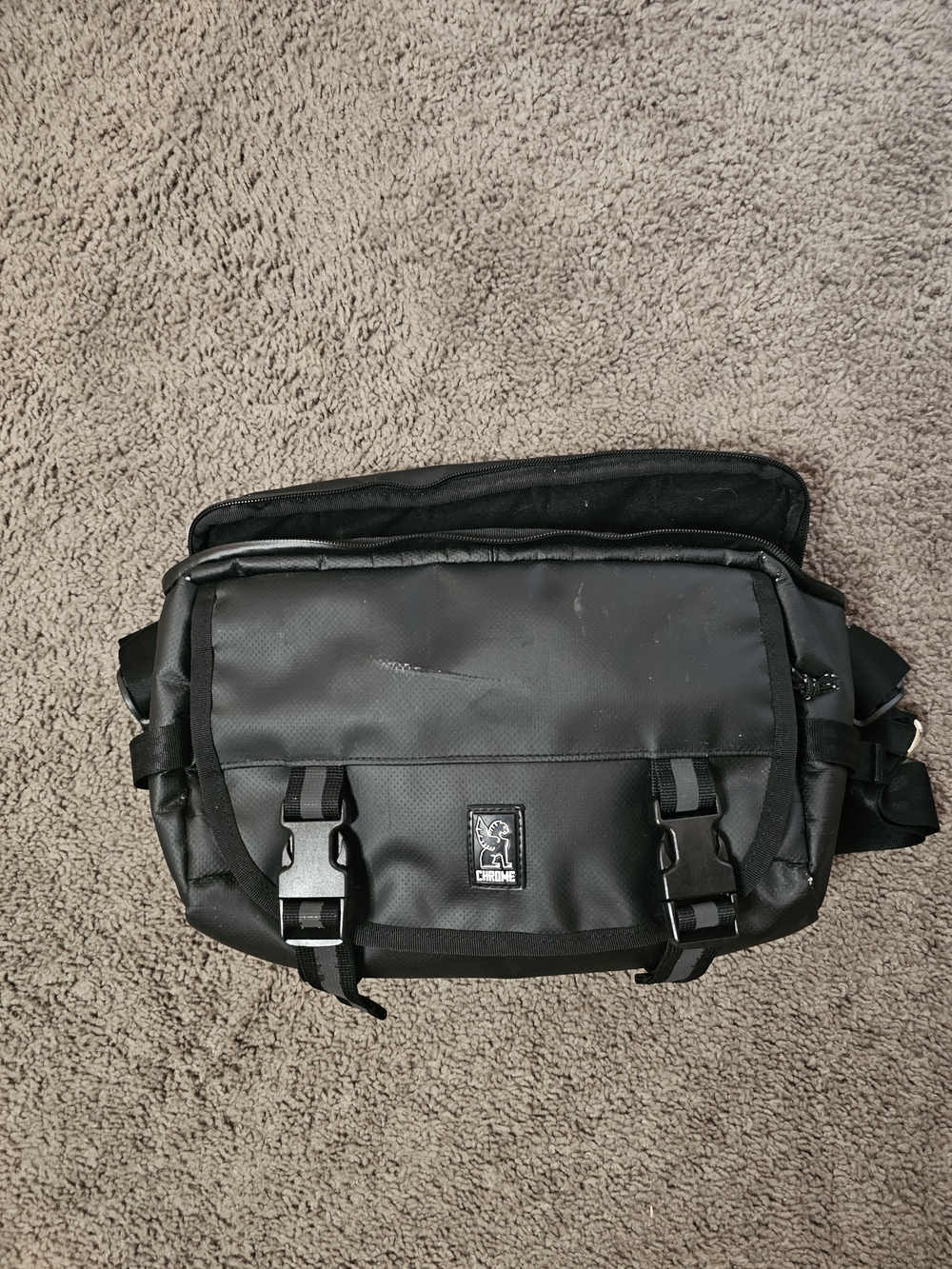 Chrome Messenger Bag – Black – Great Condition 8/10
